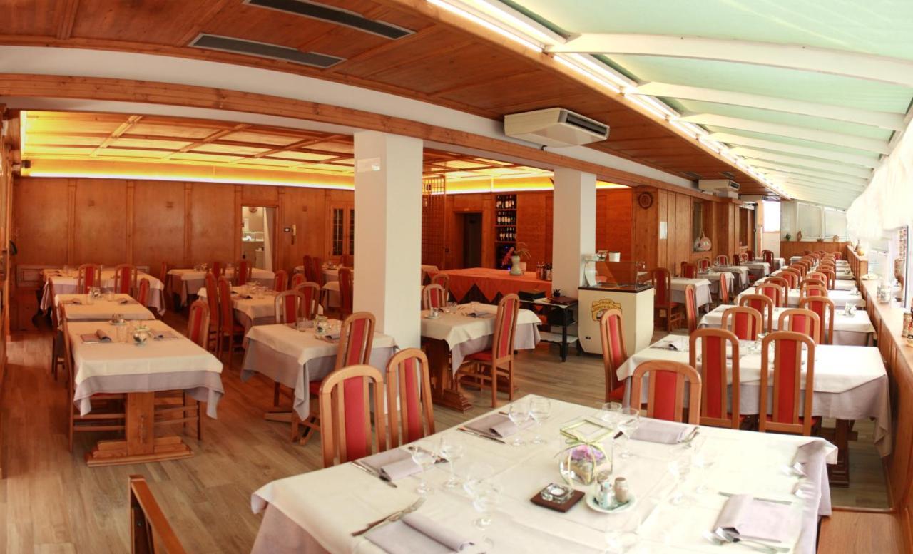 Albergo Ristorante Cacciatori Auronzo di Cadore Exterior foto