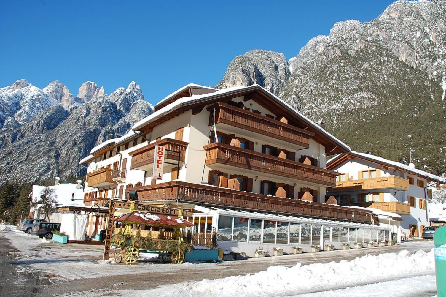 Albergo Ristorante Cacciatori Auronzo di Cadore Exterior foto