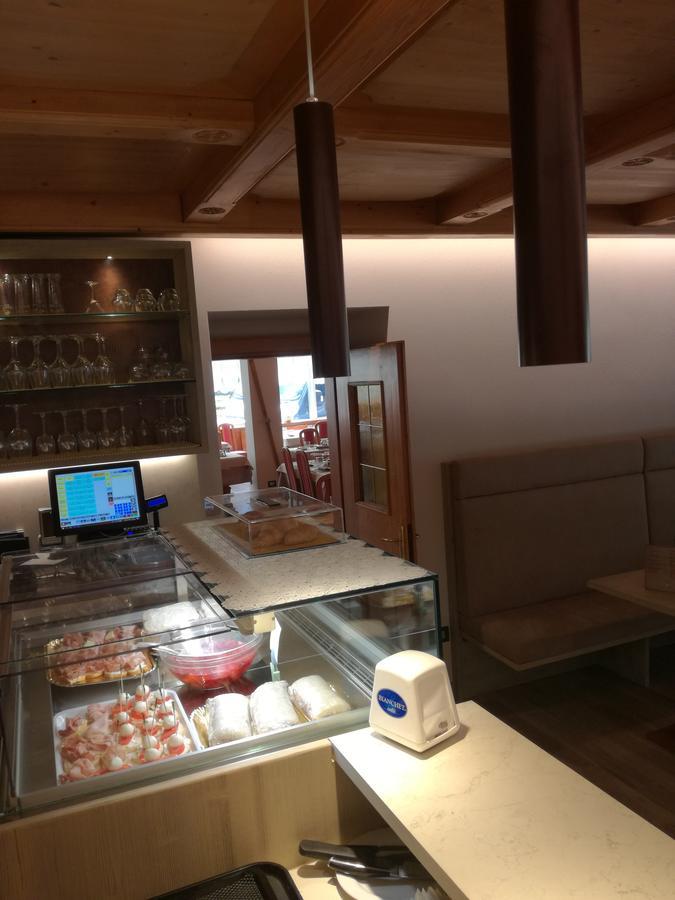 Albergo Ristorante Cacciatori Auronzo di Cadore Exterior foto